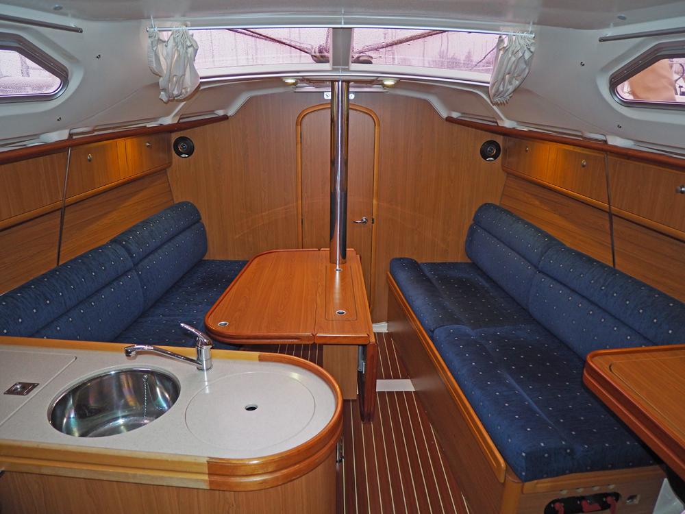 Saloon, Accommodation